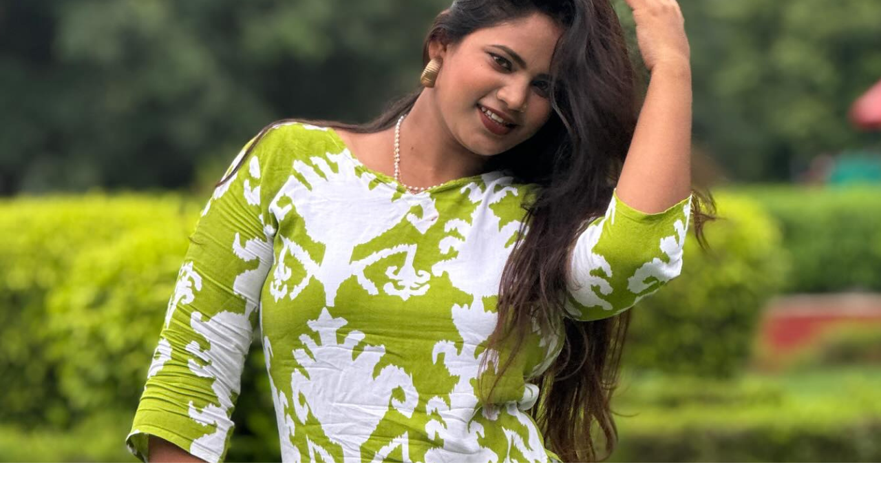 Khushi Singh recording a YouTube Short video