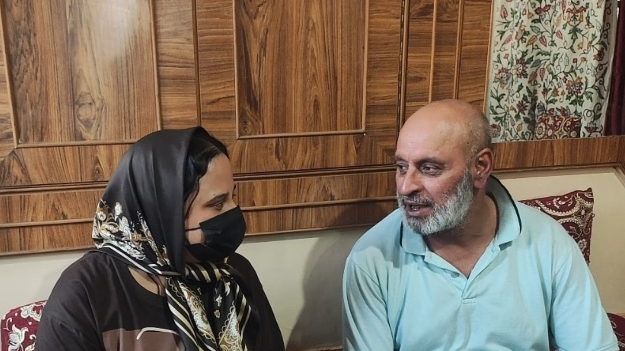 Saba Rasool Enjoys Quality Time with Family in Srinagar