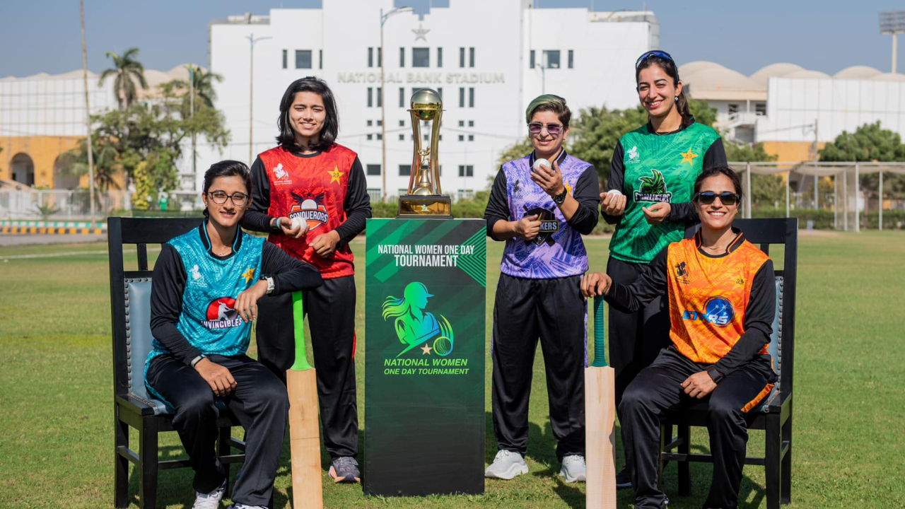 Fatima Sana in Match Action