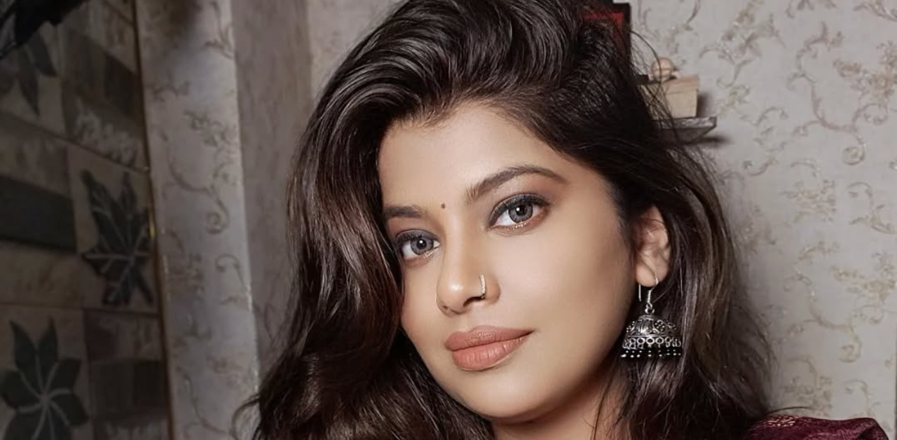 Prajakta Shinde Bio in a glamorous photoshoot as Marathi actor from Mumbai