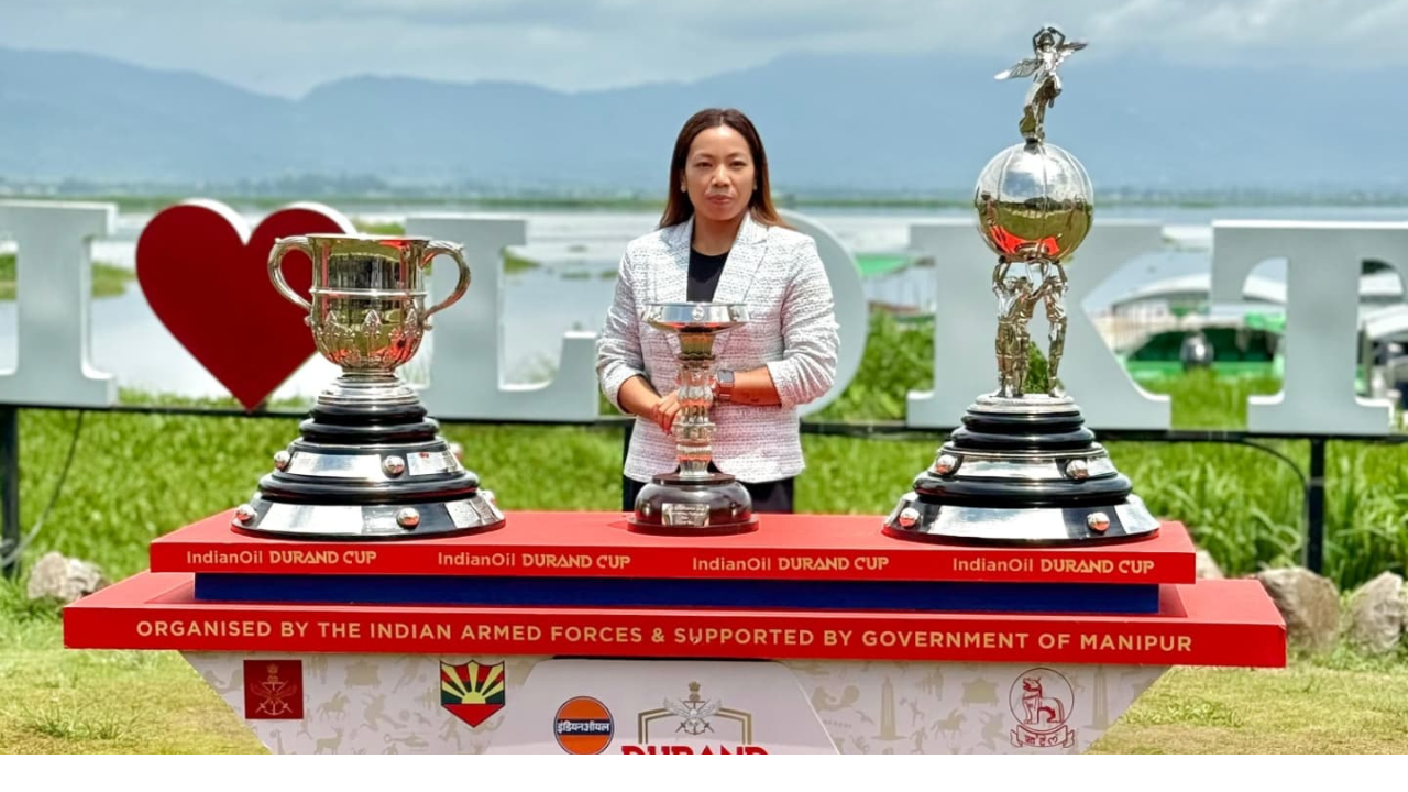Saikhom Mirabai Chanu holding Olympic silver medal at Tokyo 2020.