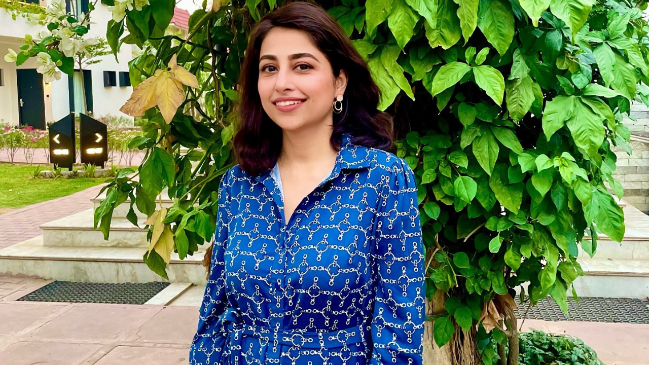 Shalini Kapoor Tiwari posing with her husband Deepak Tiwari