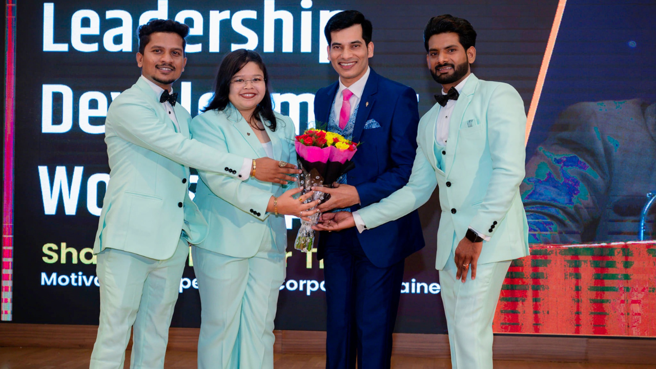 Shashish Kumar Tiwari giving motivational speech on stage