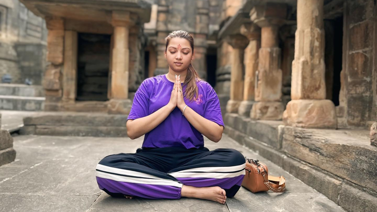 Raksha Gupta Stage Performance
