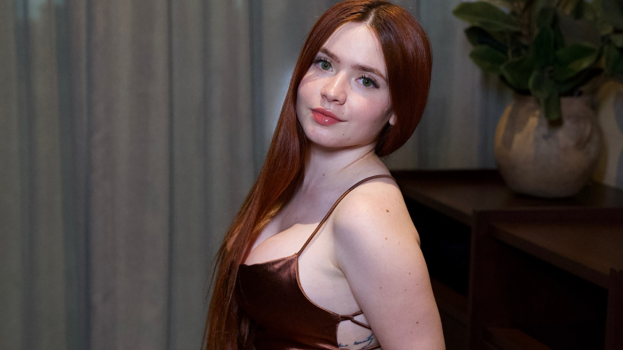 Dayana Diaz portrait with red hair and tattoos