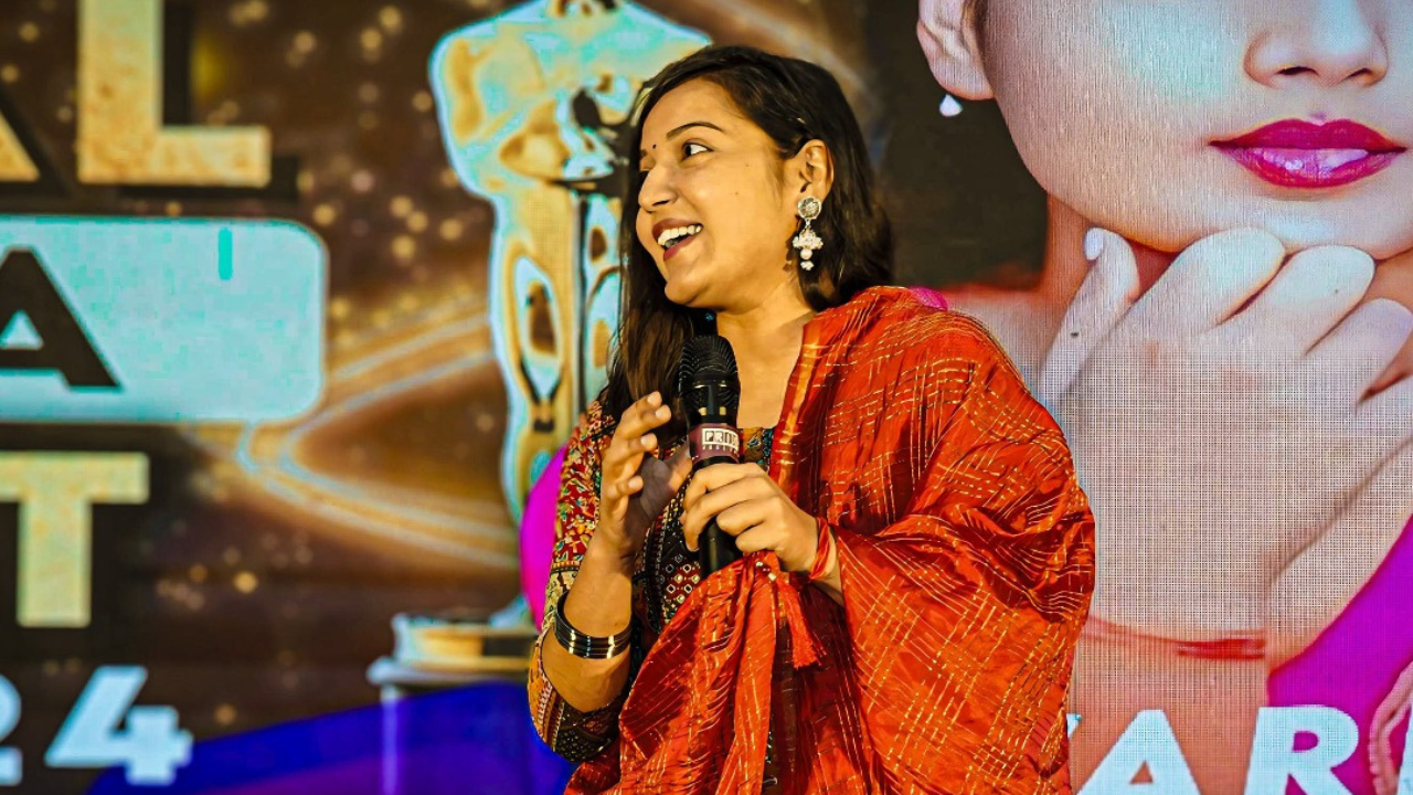 Shejal Bhadauria motivational speaker on stage